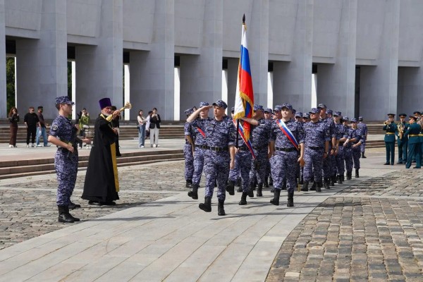 В Москве прошёл выпуск более 130 сотрудников вневедомственной охраны Росгвардии
